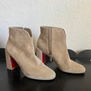 CHRISTIAN LOUBOUTIN
Suede Castarika Round Toe Ankle Booties